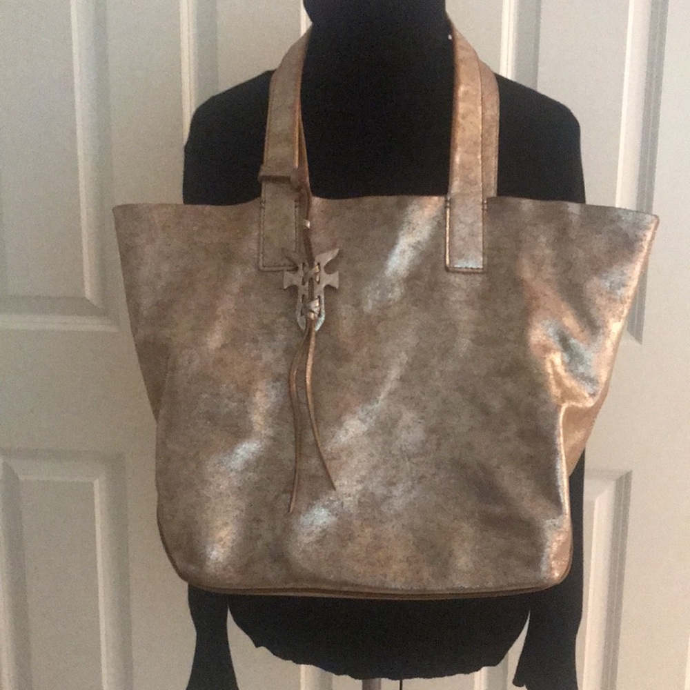 Frye Metallic Rose Gold Leather Tote Bag Purse with Charm - Picture 2 of 13
